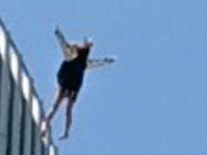 【閲覧注意】大阪で女子高生が飛び降り自殺　モザイクなし動画