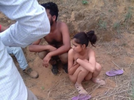 【インド】外でイチャイチャしてたカップルが自警団に捕まる ⇒ 彼女が全裸にされ…「続報」