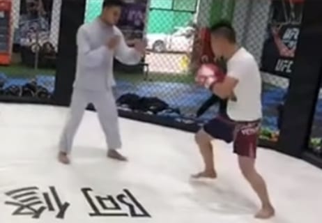 【動画】中国・詠春拳の達人 vs. MMAファイターのガチ試合 ⇒ たった3秒でｗｗｗ