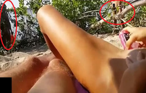 【動画】ヌーディストビーチで女性がオ○ニーしてたらこうなるらしい…怖い…