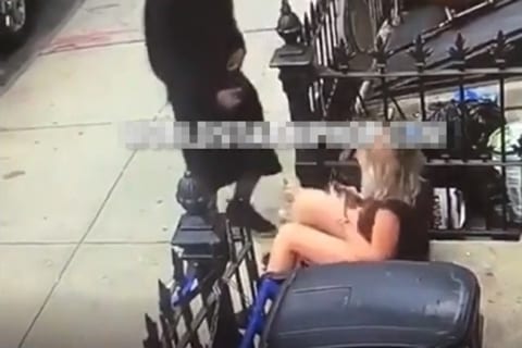 【ガチ動画】街で見知らぬ女性に顔射するド変態が撮影される。やばいだろ…