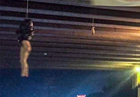 【閲覧注意】強姦された女性が歩道橋から吊り下げられてて笑えない・・・（画像あり）