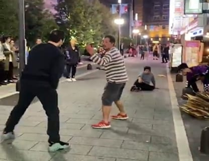 【動画】歌舞伎町で外国人と日本人が喧嘩する動画 ⇒ 圧倒的にコッチが強かった…