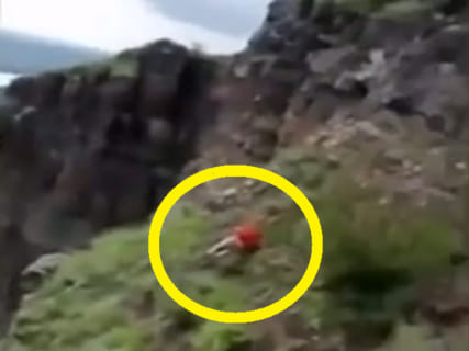 【動画あり】自撮り大好き女子、50メートルの崖から落下し死亡