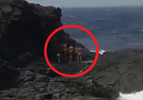 【衝撃映像】海で立入禁止区域に入ったDQN男女、こうやって死ぬ…