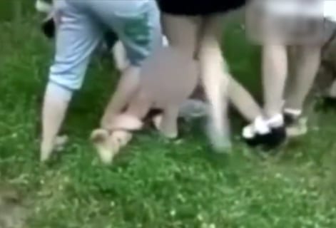 【動画】女子高生、いじめでパンツを脱がされマ●コを…