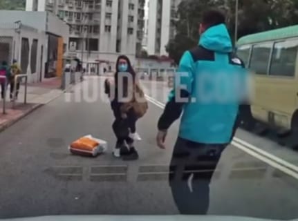 【衝撃映像】赤信号の横断歩道に飛び出して轢かれた小学生のママ、ブチ切れ！！