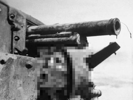 【閲覧注意】伝説の画像。アメリカの戦車に斬首された日本人の頭