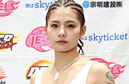 【画像】「美人すぎてエチエチな格闘家」爆誕