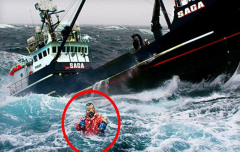 【超恐怖】ロシアのカニ漁師の死に方ヤバすぎ…そりゃ年収1億円超えるわ…（動画あり）