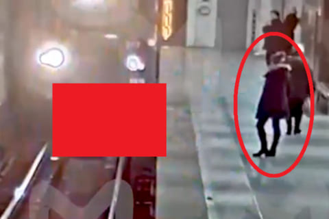 【閲覧注意】女さん、目の前で電車飛び込み自殺が起きたのに微動だにしない…（動画）