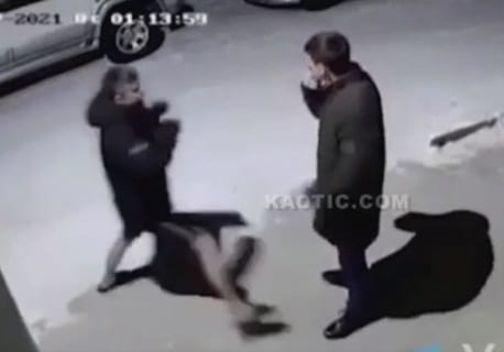 【衝撃映像】ロシア人、喧嘩相手を一撃で殺してしまう・・・
