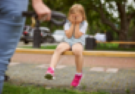 【閲覧注意】幼女、街中でロリコンにトラウマを味わわされてしまう…（動画あり）