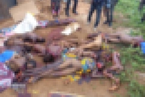 【閲覧注意】世界最恐の部族、近くの村の女子供全員を全裸にした後こうする(画像あり) 【閲覧注意】世界最恐の部族、近くの村の女子供全員を全裸にした後こうする(画像あり)