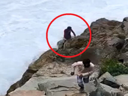 【閲覧注意】滝から飛び降り自殺した人間はこうやって死ぬらしい…怖すぎる動画