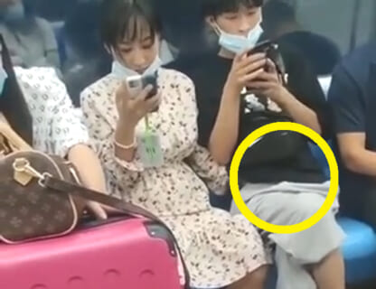 【動画】女子生徒、電車内で彼氏に凄い手コキテクニックを披露するｗｗｗｗｗ