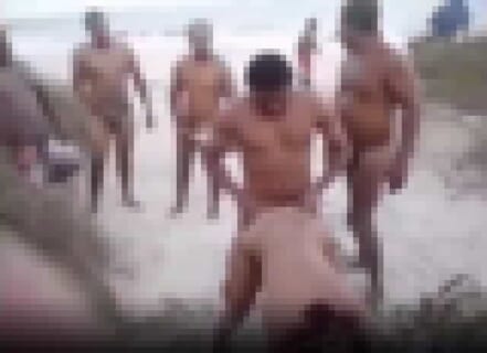 【動画あり】ヌーディストビーチに ”誰でもセ○クスしていい” 女が現れた結果…