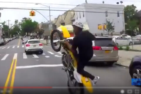 【閲覧注意】公道でウィリーしたDQNバイク、3秒後に死亡（動画あり）