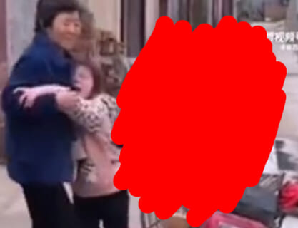 【衝撃】この中国の幼女が泣いてる理由、あまりにもエグすぎる・・・（動画あり）