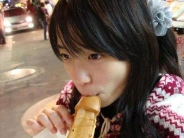 日本の女の子たちが「チ●コ食べてる」と海外で話題に