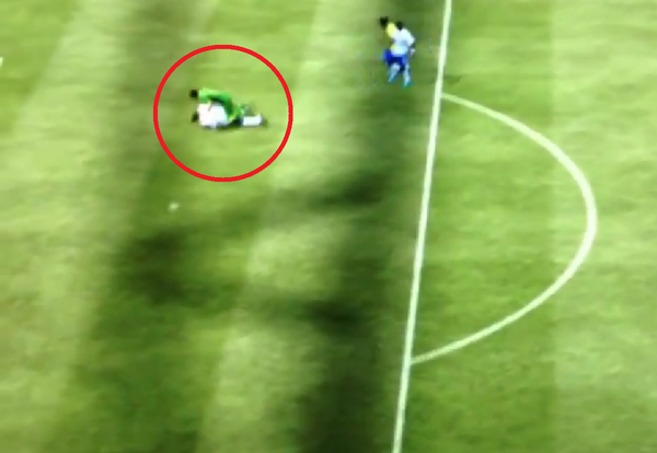 サッカーゲームで選手同士がセ●クスをしてしまうバグ動画