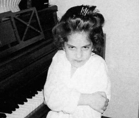 「レディー・ガガ」の、幼少期 ～ ストリッパーやってた時代ぐらいまでの写真
