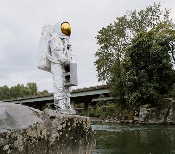 「宇宙飛行士」が色んな種類の【自殺】をしていく、謎のシリーズ［13］images