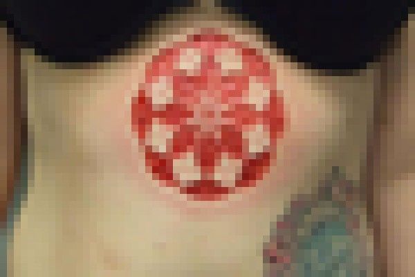 【閲覧注意】皮膚を切り裂き、傷跡で完成させるタトゥー