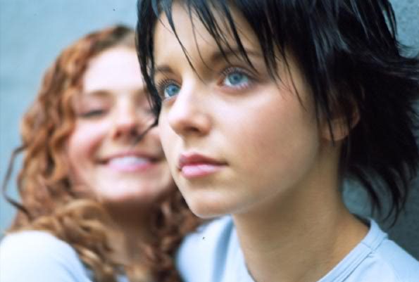 ドタキャンで有名な「t.A.T.u.」の最新画像（2012年）見つけた