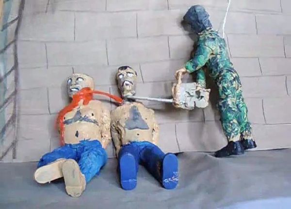 メキシコで起きた、あの伝説の首切り動画を人形劇で再現