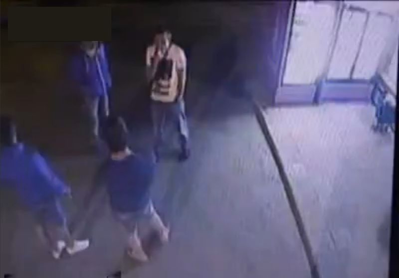ボクサーと素人のケンカ映像。ちなみに素人はこれ死んだらしい