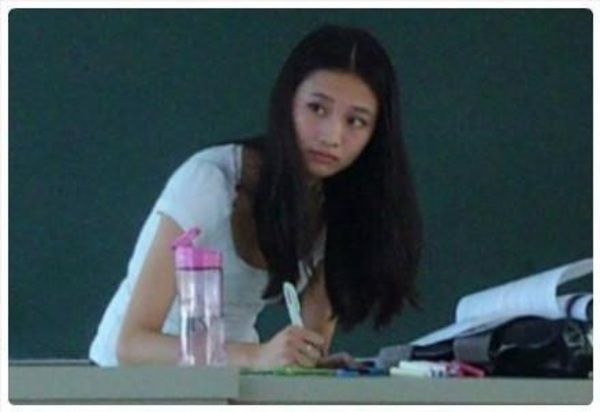 ［中国］童顔で美人すぎる大学の講師、ネットで話題騒然