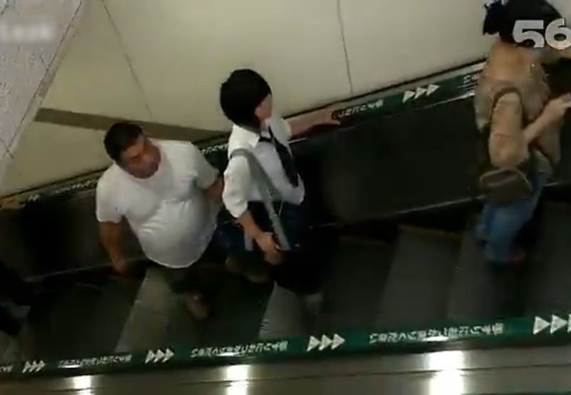 【動画】日本人が女子高生のスカートの中をガチ盗撮してる映像が海外サイトで晒される