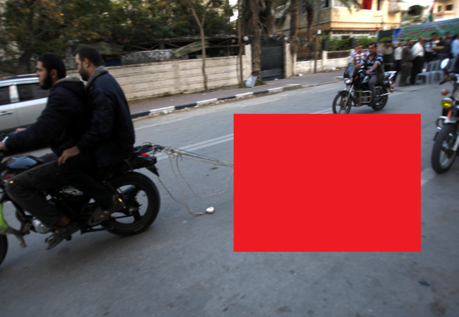【閲覧注意】”イスラエルのスパイ” がバイクで引きずり回される