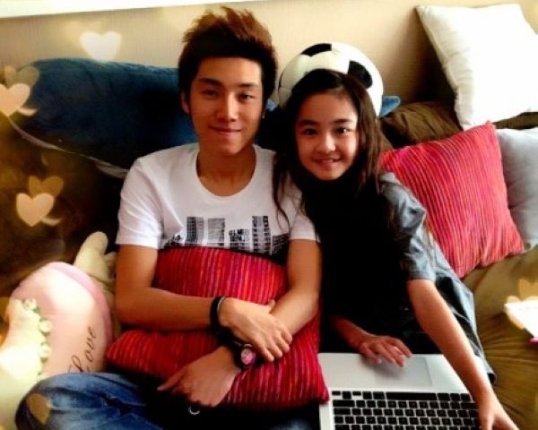【画像】中国で12歳の美少女モデルと付き合っているロリコン男（24）が話題に