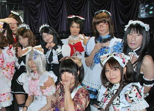 【画像】日本のメイド喫茶のメイドの顔が気持ち悪すぎると話題に