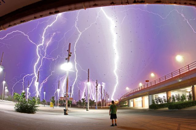 世界中で撮影された恐ろしい「雷」の写真（34枚）