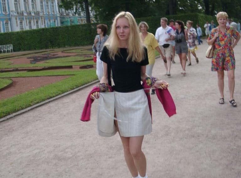 ［ロシア］観光地「エカテリーナ宮殿」に現れた、ノーブラ・ノーパンの女［28］images