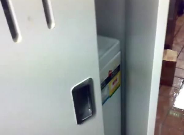 激しく揺れながら喘ぎ声を出す【洗濯機】［MOVIE］