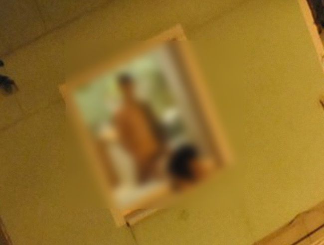 【画像】窓開けてセ○クスしてるカップルがいる