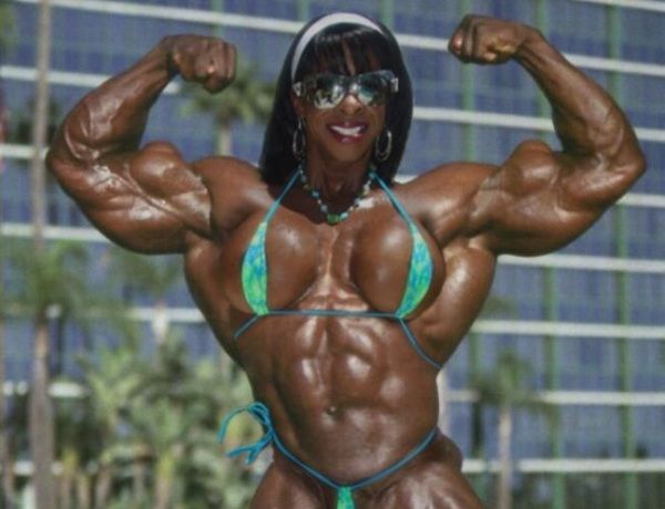 【画像】女性ボディビルダーたちのおっぱいがヤバすぎる