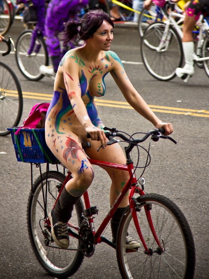 girls-on-bikes-21