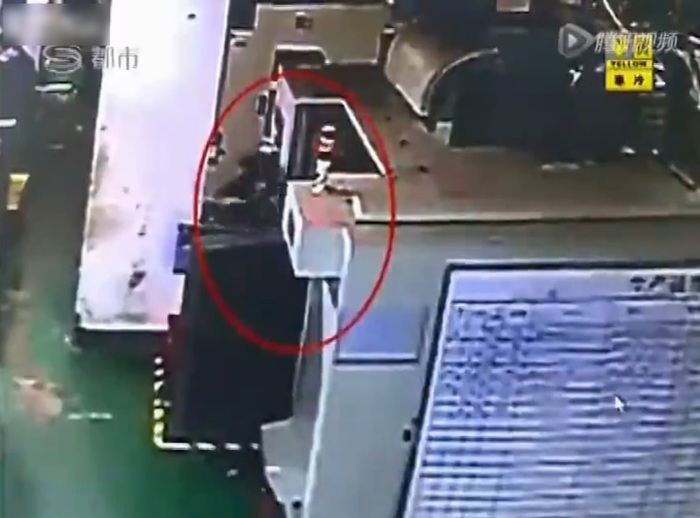 【動画】人間が機械に吸い込まれて死ぬ瞬間怖すぎ