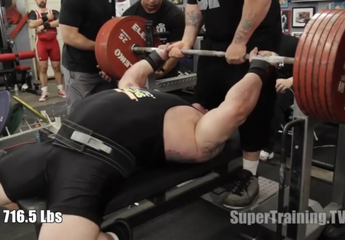 【閲覧注意】ベンチプレス（325kg）で筋肉ブチ切れた男の身体がヤバい