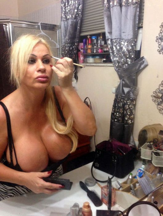 massive_boobs_04