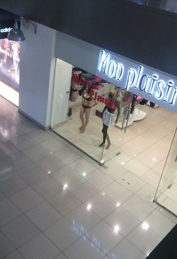 lingerie_live_doll_01