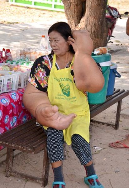 thai_woman_hands_03