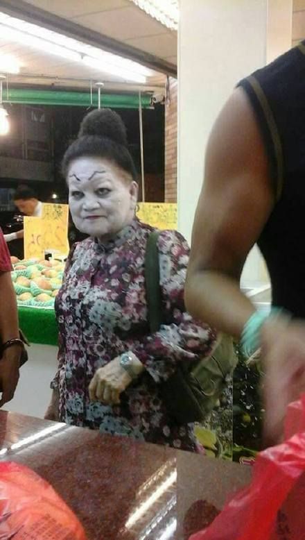 starushka-s-zhutkim-makijazhem_01