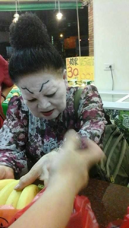 starushka-s-zhutkim-makijazhem_03