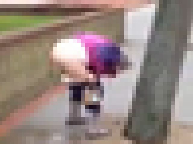女ってこんな感じで立ちションするの？街中で凄い動画が撮影される